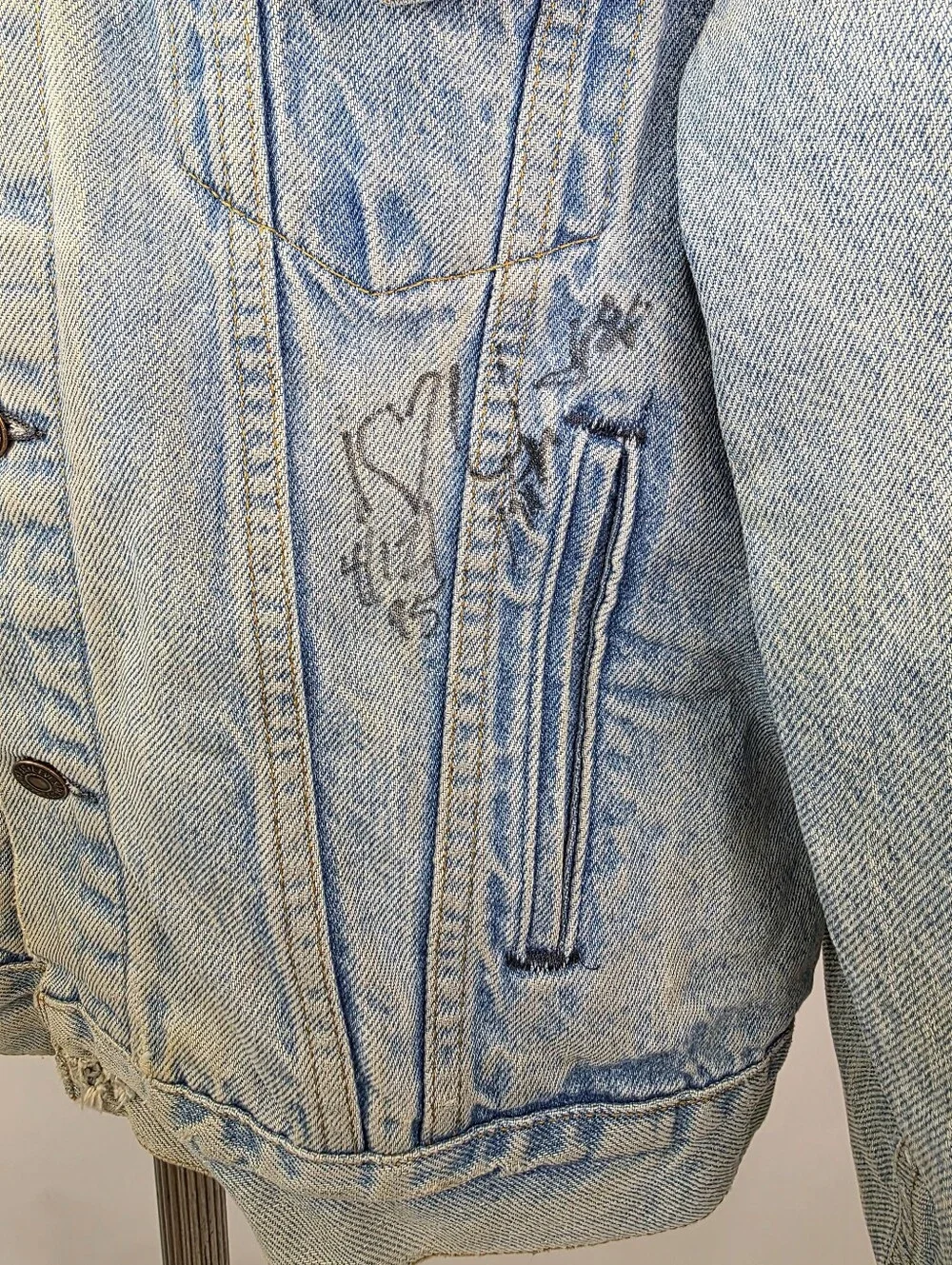 Levi's Vintage 80's Blue Denim Type III Trucker Distressed Jacket Size 42